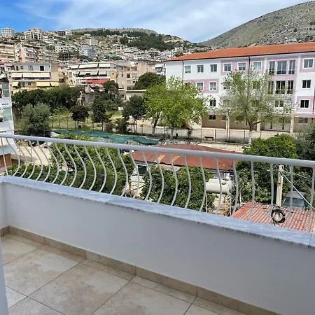 Linda * Sarande